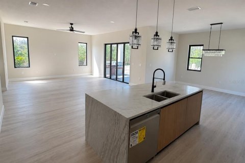 House in Orlando, Florida 4 bedrooms, 287.35 sq.m. № 2237252 - photo 11