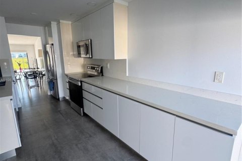 Casa en venta en Miami, Florida, 3 dormitorios, 174.19 m2 № 2057840 - foto 5