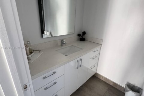 Casa en venta en Miami, Florida, 3 dormitorios, 174.19 m2 № 2057840 - foto 24