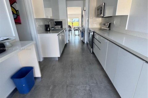 Casa en venta en Miami, Florida, 3 dormitorios, 174.19 m2 № 2057840 - foto 4