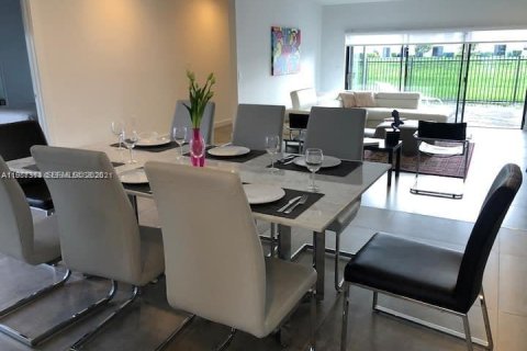 Casa en venta en Miami, Florida, 3 dormitorios, 174.19 m2 № 2057840 - foto 9