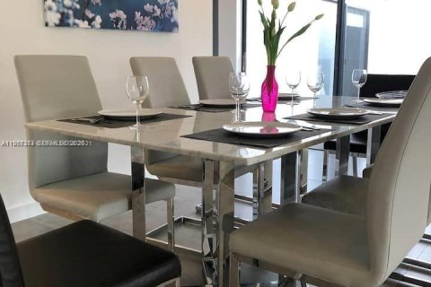 Casa en venta en Miami, Florida, 3 dormitorios, 174.19 m2 № 2057840 - foto 8