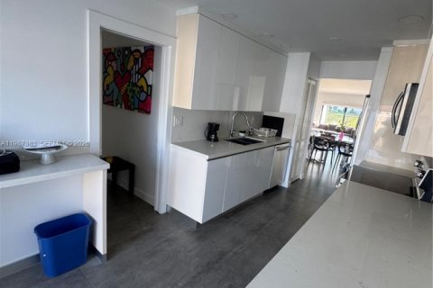 Casa en venta en Miami, Florida, 3 dormitorios, 174.19 m2 № 2057840 - foto 7