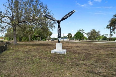 Commercial property in Fort Myers, Florida № 2146043 - photo 10