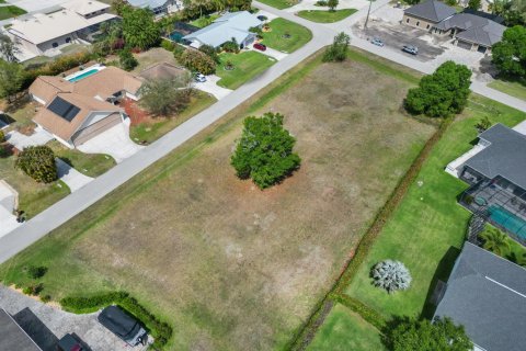 Commercial property in Fort Myers, Florida № 2146043 - photo 5