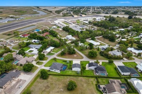 Commercial property in Fort Myers, Florida № 2146043 - photo 15