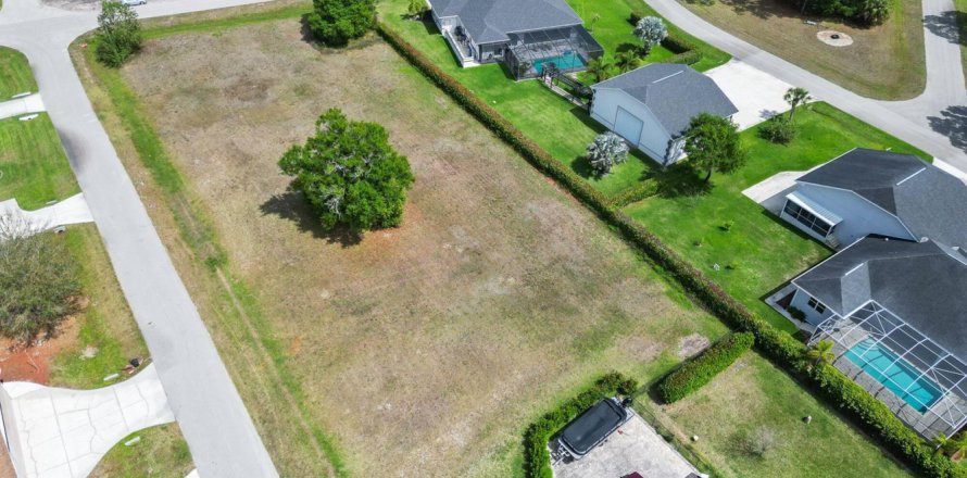 Commercial property in Fort Myers, Florida № 2146043