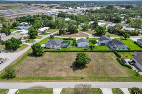 Commercial property in Fort Myers, Florida № 2146043 - photo 4