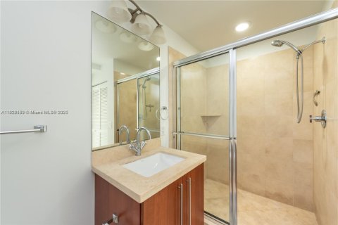 Condominio en venta en Miami, Florida, 1 dormitorio, 65.68 m2 № 1780147 - foto 11