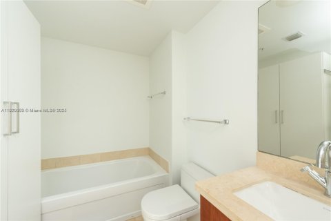 Condominio en venta en Miami, Florida, 1 dormitorio, 65.68 m2 № 1780147 - foto 10