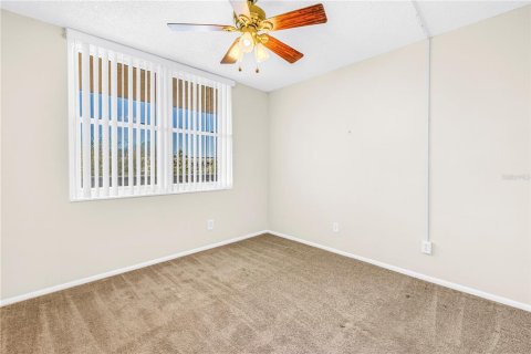 Condo in Saint Petersburg, Florida, 2 bedrooms  № 2208267 - photo 25