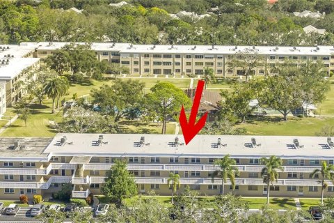 Condo in Saint Petersburg, Florida, 2 bedrooms  № 2208267 - photo 2