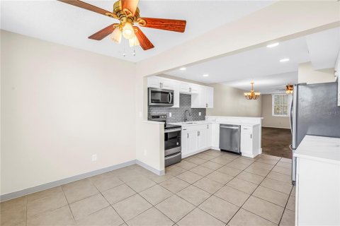 Condo in Saint Petersburg, Florida, 2 bedrooms  № 2208267 - photo 7