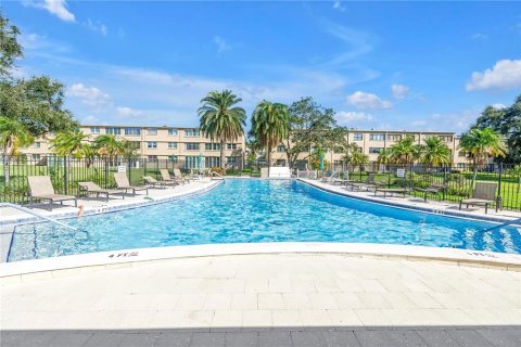 Condo in Saint Petersburg, Florida, 2 bedrooms  № 2208267 - photo 21