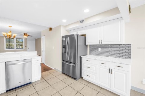 Condo in Saint Petersburg, Florida, 2 bedrooms  № 2208267 - photo 12