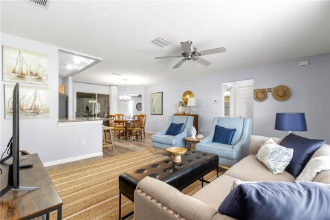 Casa en venta en The Villages, Florida, 2 dormitorios, 129.88 m2 № 1918480 - foto 3