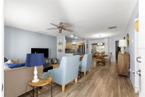 Casa en venta en The Villages, Florida, 2 dormitorios, 129.88 m2 № 1918480 - foto 6