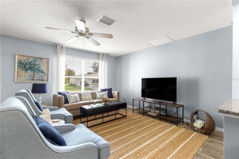 Casa en venta en The Villages, Florida, 2 dormitorios, 129.88 m2 № 1918480 - foto 4