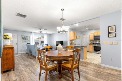 Casa en venta en The Villages, Florida, 2 dormitorios, 129.88 m2 № 1918480 - foto 11