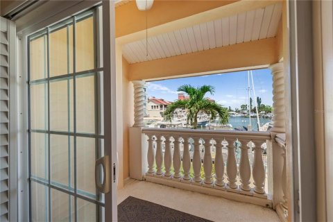 Townhouse in Madeira Beach, Florida 3 bedrooms, 206.52 sq.m. № 2235996 - photo 22