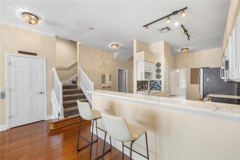 Townhouse in Madeira Beach, Florida 3 bedrooms, 206.52 sq.m. № 2235996 - photo 17