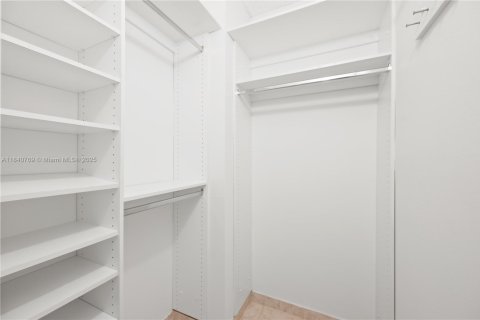 Купить кондоминиум в Халландейл-Бич, Флорида 2 спальни, 108.23м2, № 1831082 - фото 24