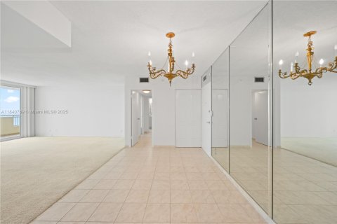 Купить кондоминиум в Халландейл-Бич, Флорида 2 спальни, 108.23м2, № 1831082 - фото 19