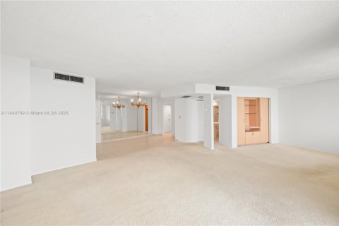Купить кондоминиум в Халландейл-Бич, Флорида 2 спальни, 108.23м2, № 1831082 - фото 5