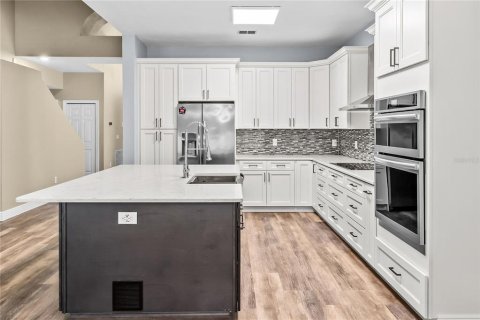 House in Orlando, Florida 4 bedrooms, 236.34 sq.m. № 2220839 - photo 12