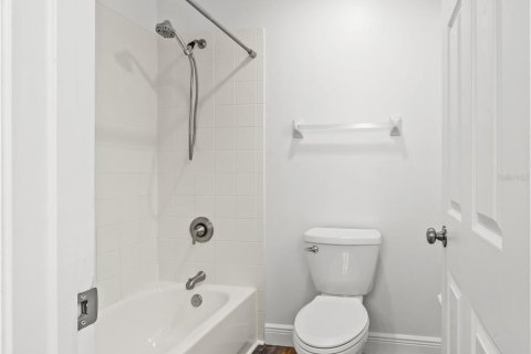 House in Orlando, Florida 4 bedrooms, 236.34 sq.m. № 2220839 - photo 20