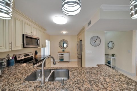Condo in Boynton Beach, Florida, 3 bedrooms № 2146549 - photo 10