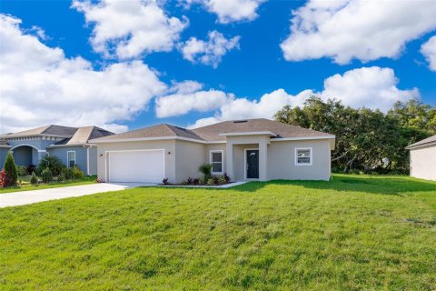 House in Poinciana, Florida 4 bedrooms, 156.82 sq.m. № 1113491 - photo 2