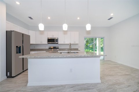 House in Poinciana, Florida 4 bedrooms, 156.82 sq.m. № 1113491 - photo 17