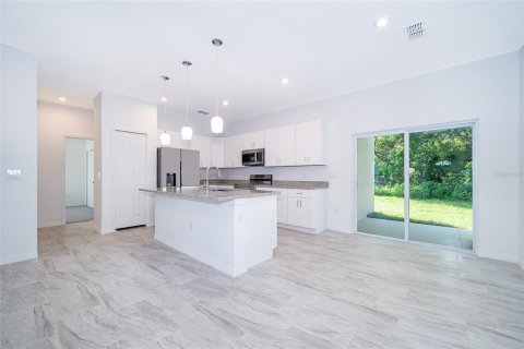 House in Poinciana, Florida 4 bedrooms, 156.82 sq.m. № 1113491 - photo 13