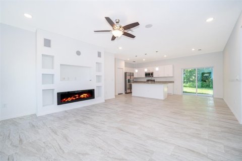 House in Poinciana, Florida 4 bedrooms, 156.82 sq.m. № 1113491 - photo 11