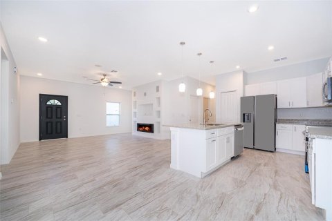 House in Poinciana, Florida 4 bedrooms, 156.82 sq.m. № 1113491 - photo 14