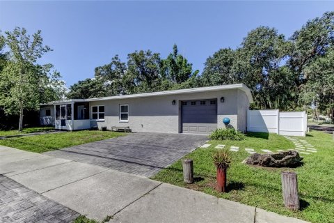 House in Safety Harbor, Florida 4 bedrooms, 147.34 sq.m. № 1916128 - photo 2