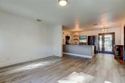 House in Safety Harbor, Florida 4 bedrooms, 147.34 sq.m. № 1916128 - photo 7