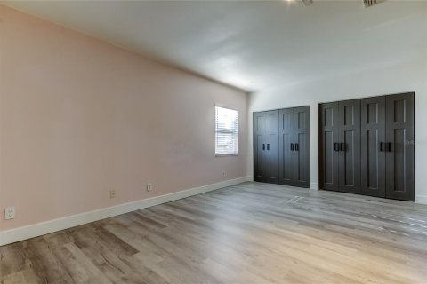 House in Safety Harbor, Florida 4 bedrooms, 147.34 sq.m. № 1916128 - photo 21
