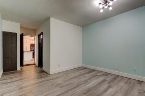 House in Safety Harbor, Florida 4 bedrooms, 147.34 sq.m. № 1916128 - photo 20