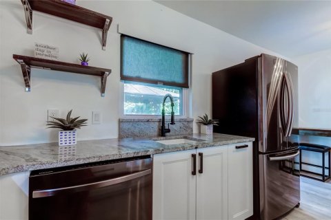 House in Safety Harbor, Florida 4 bedrooms, 147.34 sq.m. № 1916128 - photo 11