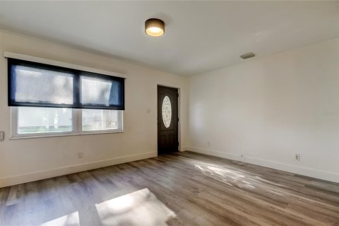 House in Safety Harbor, Florida 4 bedrooms, 147.34 sq.m. № 1916128 - photo 3