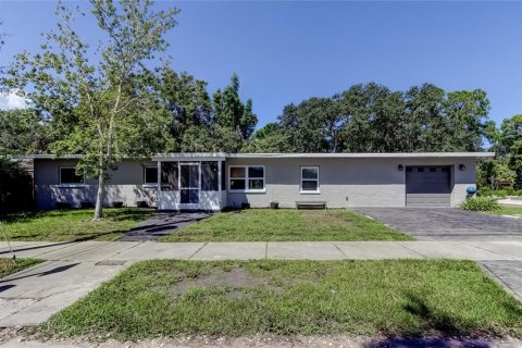 House in Safety Harbor, Florida 4 bedrooms, 147.34 sq.m. № 1916128 - photo 1