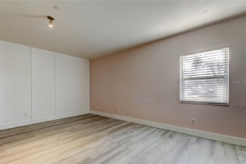 House in Safety Harbor, Florida 4 bedrooms, 147.34 sq.m. № 1916128 - photo 24