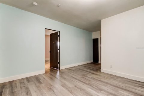 House in Safety Harbor, Florida 4 bedrooms, 147.34 sq.m. № 1916128 - photo 19