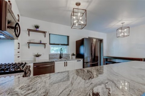 House in Safety Harbor, Florida 4 bedrooms, 147.34 sq.m. № 1916128 - photo 8