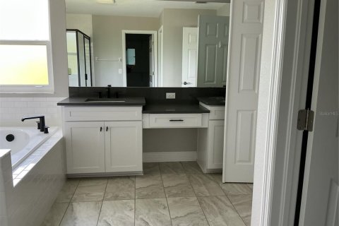 Casa en venta en Tampa, Florida, 5 dormitorios, 330.64 m2 № 2151471 - foto 5