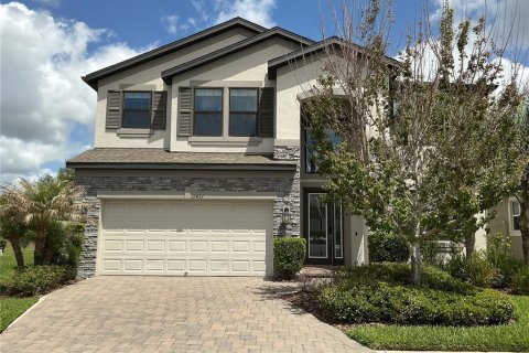 House in Tampa, Florida 5 bedrooms, 330.64 sq.m. № 2151471