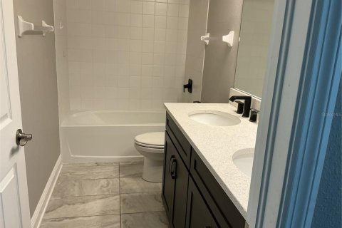 Casa en venta en Tampa, Florida, 5 dormitorios, 330.64 m2 № 2151471 - foto 6