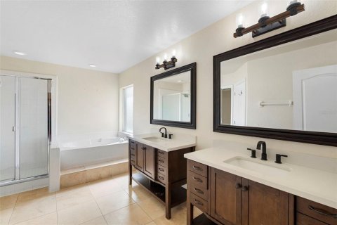 House in Orlando, Florida 4 bedrooms, 239.69 sq.m. № 1754617 - photo 21